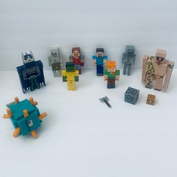 Minecraft Figures And Accessories Lot of 12 - Picture 1 of 3